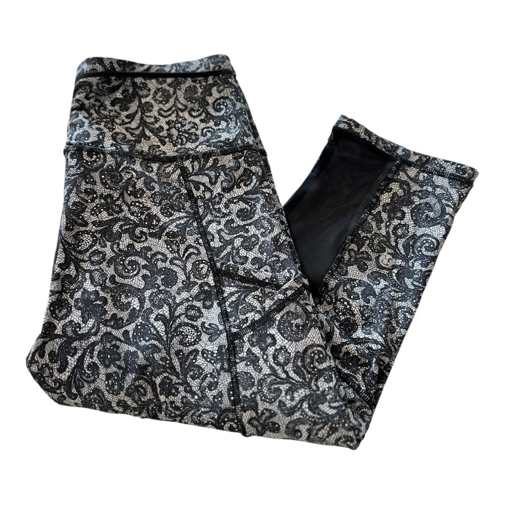 Lululemon Outrun 17" Crop Mini Cinder Lace pattern - Picture 6 of 16